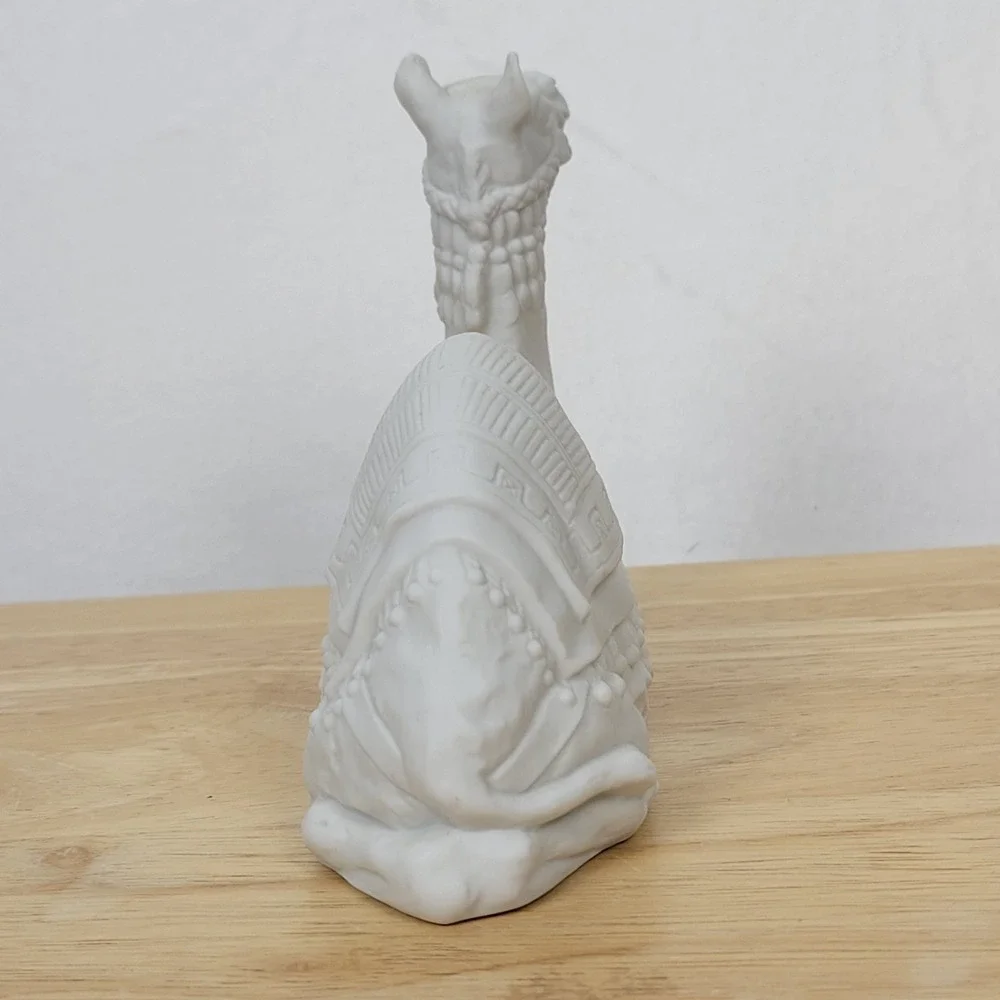 Avon Nativity Camel Figurine‎ 1984 White Bisque Porcelain Christmas Decor